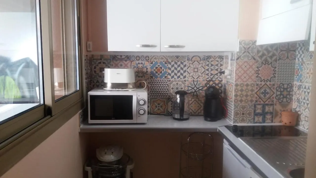 STUDIO 3mn A PIED DE LA PLAGE AVEC TERRASSE Antibes Apartman