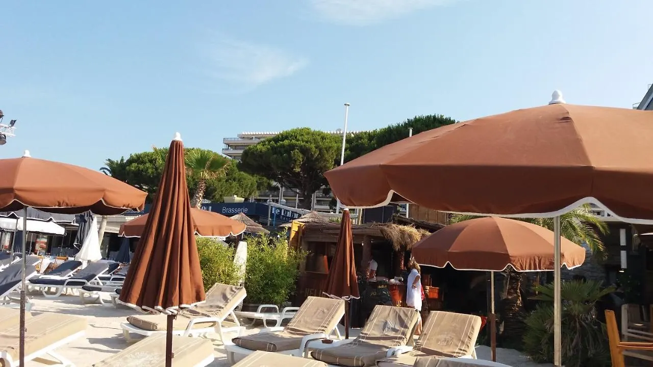 STUDIO 3mn A PIED DE LA PLAGE AVEC TERRASSE Antibes