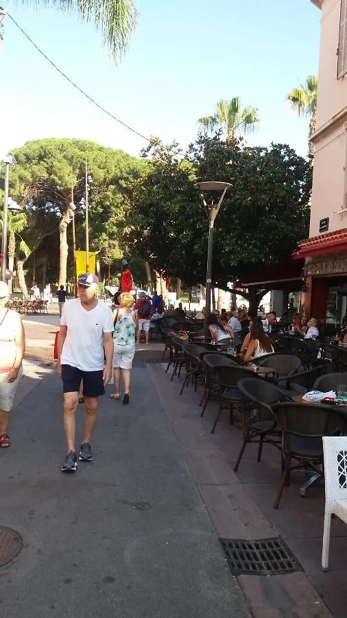 Apartman STUDIO 3mn A PIED DE LA PLAGE AVEC TERRASSE Antibes